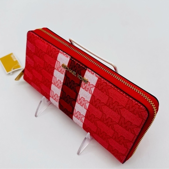 Michael Kors Large Continental Wallet
Wristlet Sangria - Picture 4 of 9